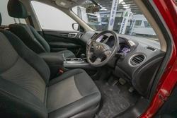2017 Nissan
Pathfinder ST