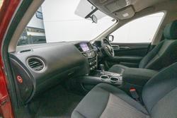 2017 Nissan
Pathfinder ST