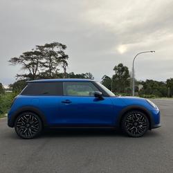 2025 MINI Cooper S Favoured