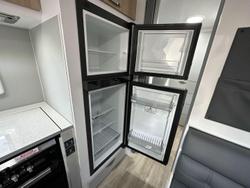 2025 Supreme 2160_C_K2e13b_T Sunray 21'6 2 Bunk