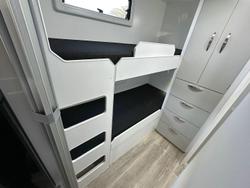 2025 Supreme 2160_C_K2e13b_T Sunray 21'6 2 Bunk