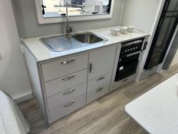 2025 Supreme 2160_C_K2e13b_T Sunray 21'6 2 Bunk