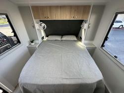 2025 Supreme 2160_C_K2e13b_T Sunray 21'6 2 Bunk