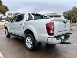 2024 Nissan
Navara ST