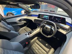 2025 Peugeot 5008 GT Premium Hybrid