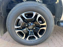 2025 Toyota Hilux SR5 48V GUN126R 4X4 Dual Range Stunning Silver