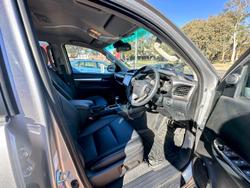2025 Toyota Hilux SR5 48V GUN126R 4X4 Dual Range Stunning Silver