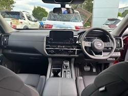 2024 Nissan Pathfinder ST-L