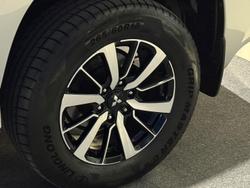 2017 Mitsubishi
Pajero Sport GLX