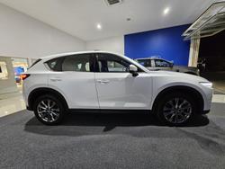 2021 Mazda
CX-5 Akera