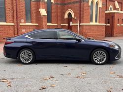 2023 Lexus
ES 300h Sports Luxury