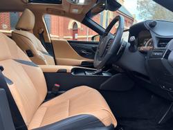 2023 Lexus
ES 300h Sports Luxury