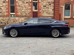 2023 Lexus
ES 300h Sports Luxury