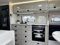 2025 JB Caravans 22'6 Dirt Road Xtreme Rear Club