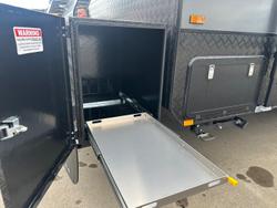 2025 JB Caravans 22'6 Dirt Road Xtreme Rear Club