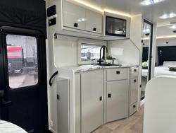 2025 JB Caravans 22'6 Dirt Road Xtreme Rear Club