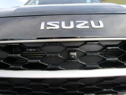 2025 Isuzu
MU-X LS-T