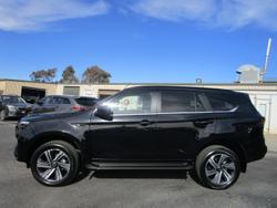 2025 Isuzu
MU-X LS-T
