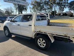 2020 Nissan
Navara ST