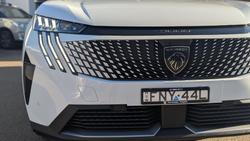 2025 Peugeot 5008 GT Premium Hybrid P74 MY25 Okenite White