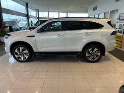 2025 Isuzu
MU-X LS-T