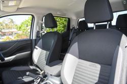 2022 Nissan
Navara ST