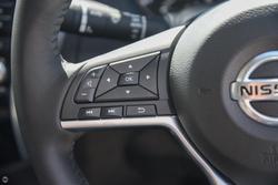 2022 Nissan
Navara ST