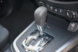 2022 Nissan
Navara ST