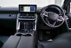 2021 Toyota
Landcruiser LC300 3.3L V6 DSL Sahara 7 Seats