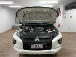 2022 Mitsubishi
Triton GLX