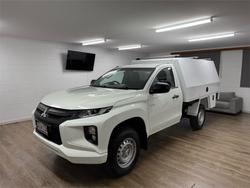 2022 Mitsubishi
Triton GLX