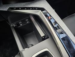 2025 Peugeot
5008 GT Premium Hybrid