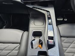 2025 Peugeot
5008 GT Premium Hybrid