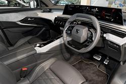 2025 Peugeot 5008 GT Premium Hybrid