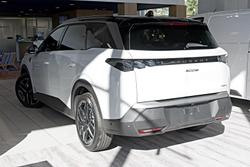 2025 Peugeot 5008 GT Premium Hybrid P74 MY25 Okenite White