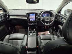 2022 Volvo XC40 Plus B4 MY23 Silver Dawn