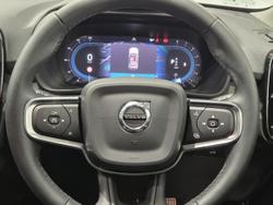 2022 Volvo XC40 Plus B4 MY23 Silver Dawn