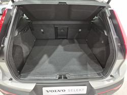 2022 Volvo XC40 Plus B4 MY23 Silver Dawn