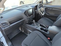 2025 Isuzu
D-MAX