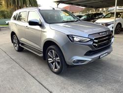 2022 Isuzu
MU-X LS-T
