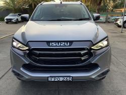 2022 Isuzu
MU-X LS-T