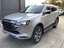 2022 Isuzu
MU-X LS-T