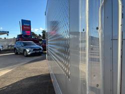 2010 Hino
300 Series 616 Short