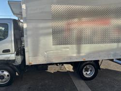 2010 Hino
300 Series 616 Short