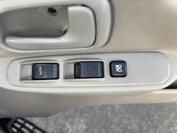 2010 Hino
300 Series 616 Short
