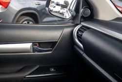 2019 Toyota
Hilux SR5