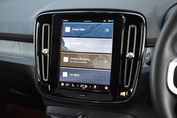 2023 Volvo XC40 Plus B4 MY23 Fusion Red