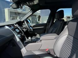 2025 Land Rover Discovery D350 Dynamic SE Series 5 MY25 4X4 Fuji White