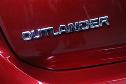 2021 Mitsubishi
Outlander ES