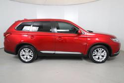2021 Mitsubishi
Outlander ES
